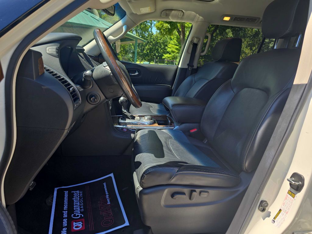 2017 INFINITI QX80 Image 11