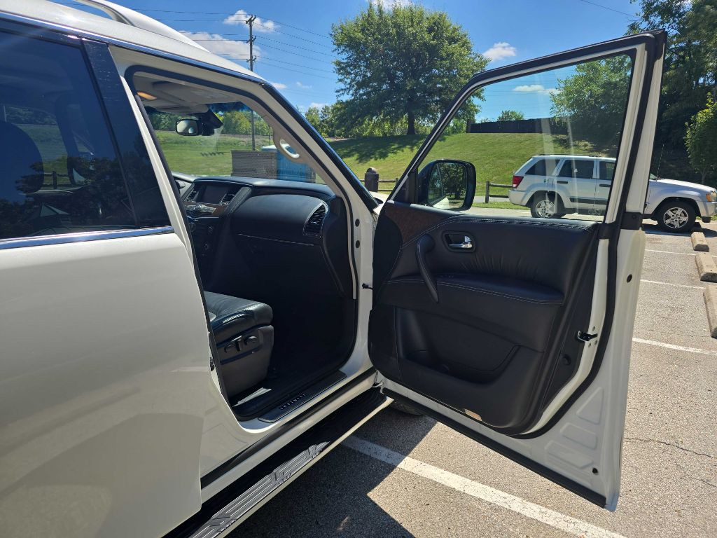 2017 INFINITI QX80 Image 21