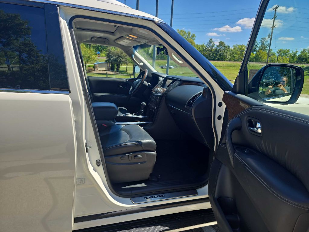 2017 INFINITI QX80 Image 22