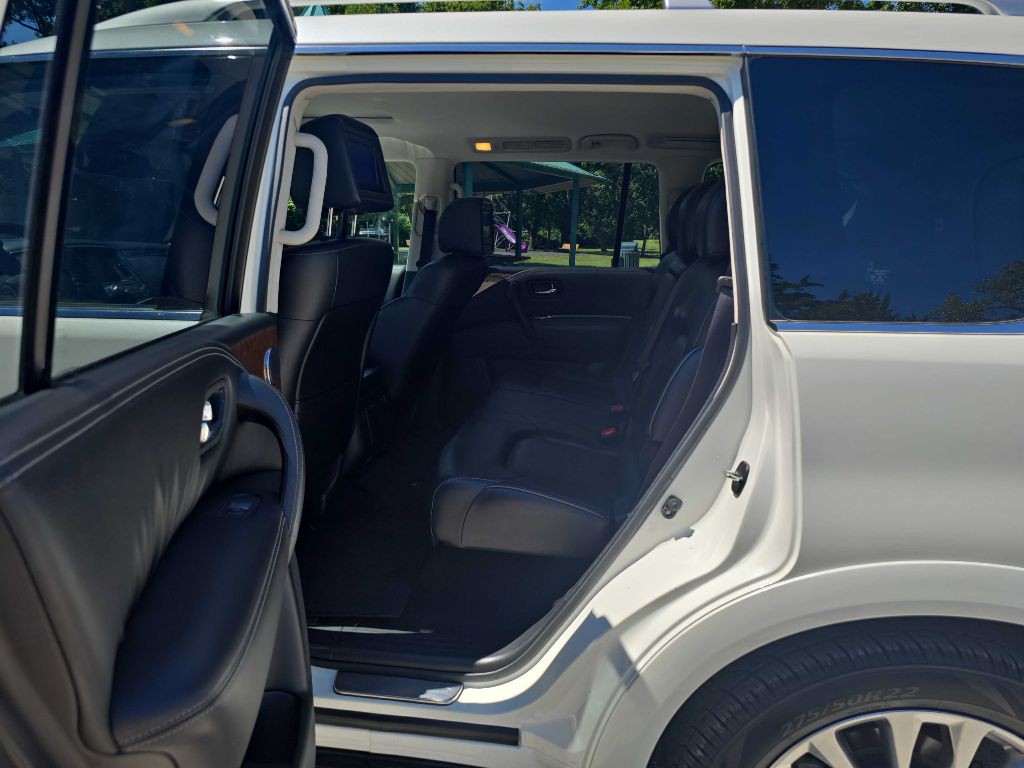 2017 INFINITI QX80 Image 25
