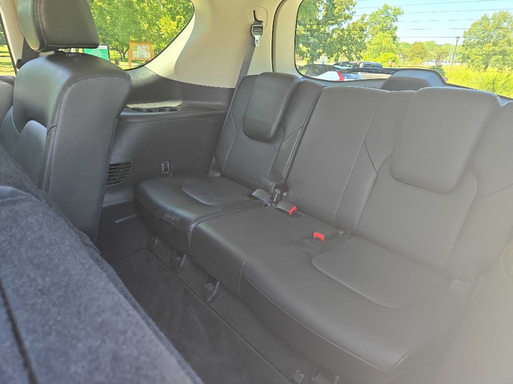 2017 INFINITI QX80 Image 28