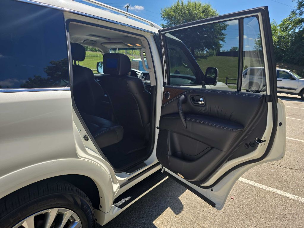 2017 INFINITI QX80 Image 29