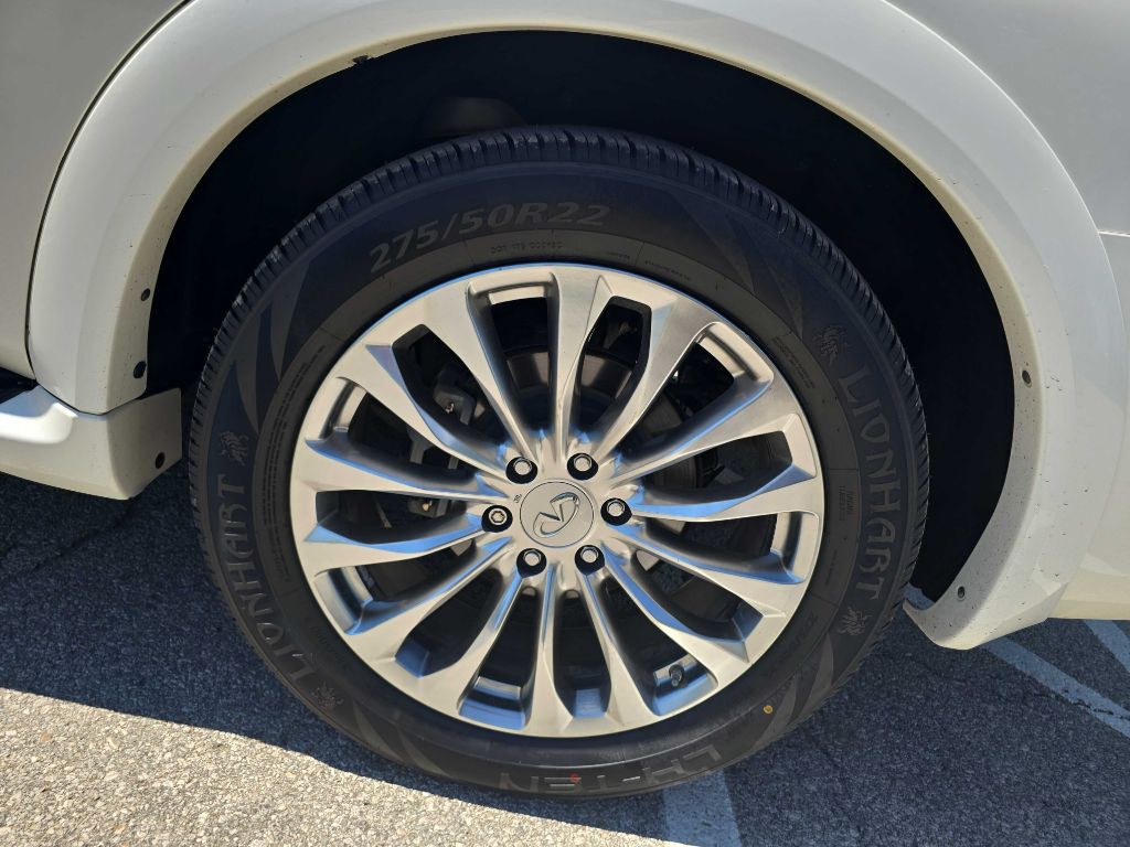 2017 INFINITI QX80 Image 38