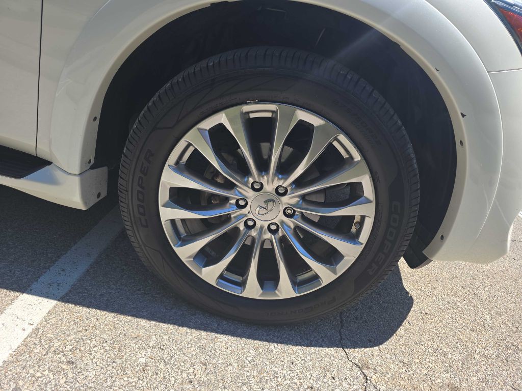 2017 INFINITI QX80 Image 41