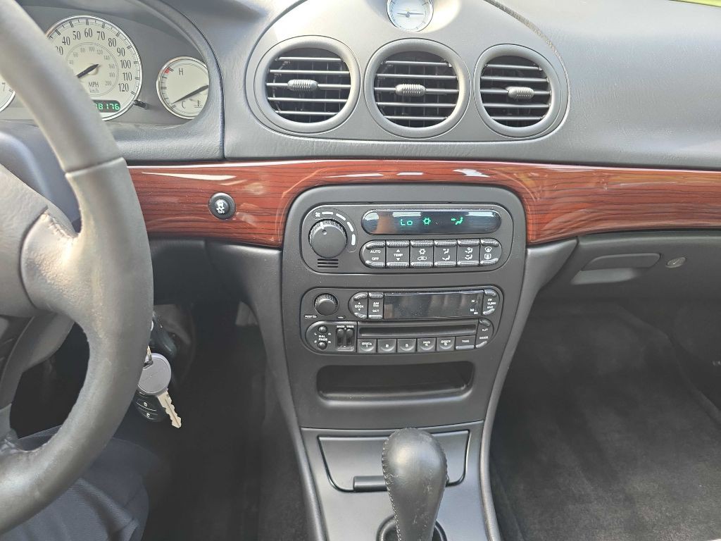 2003 Chrysler 300M Image 15