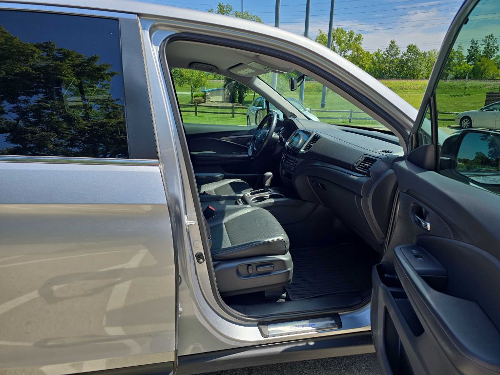 2017 Honda Ridgeline Image 20