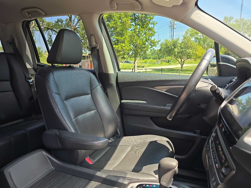 2017 Honda Ridgeline Image 22