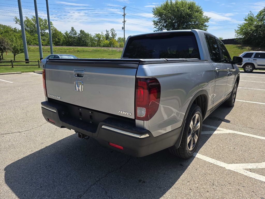 2017 Honda Ridgeline Image 5