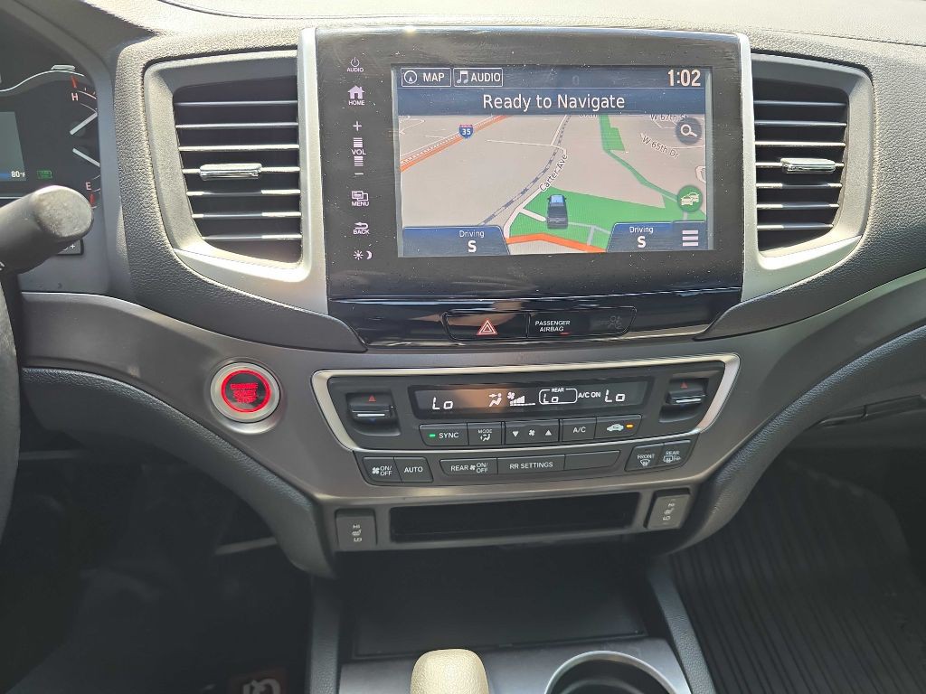 2017 Honda Ridgeline Image 15