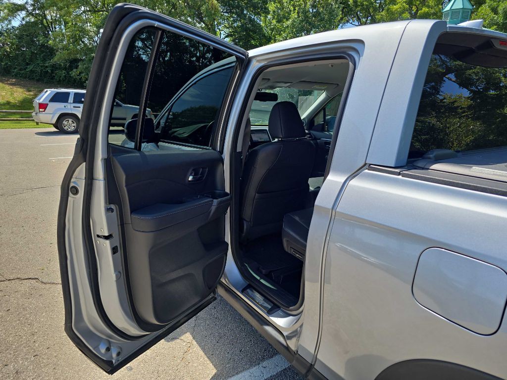 2017 Honda Ridgeline Image 24