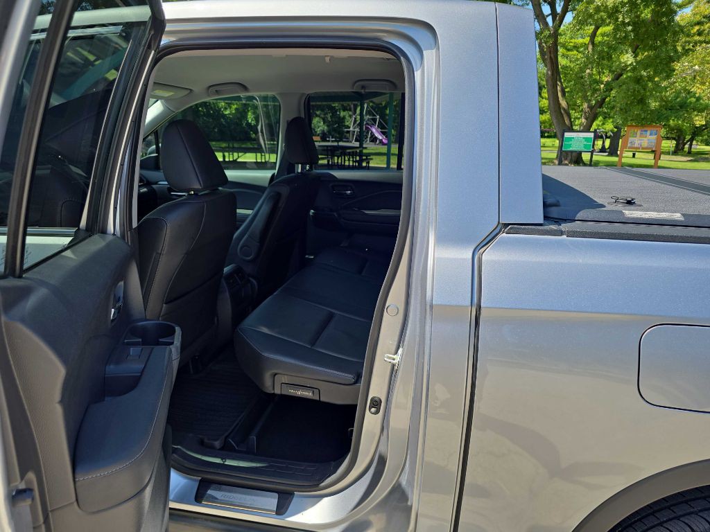 2017 Honda Ridgeline Image 25