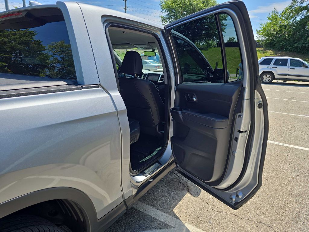2017 Honda Ridgeline Image 27