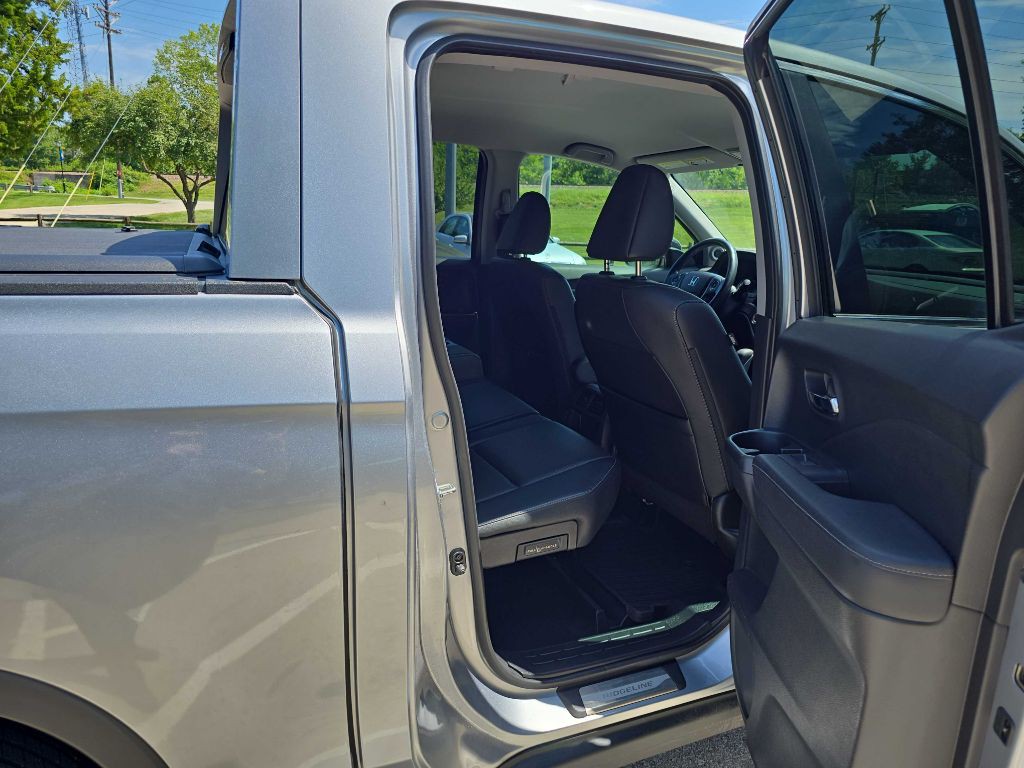 2017 Honda Ridgeline Image 28