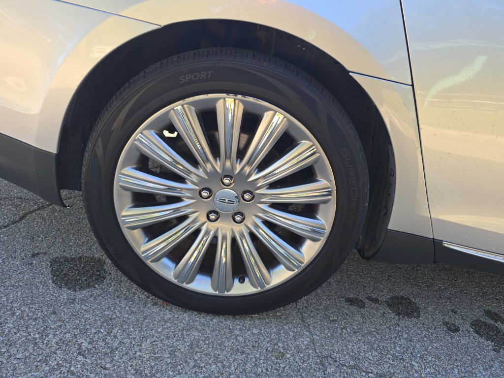 2013 Lincoln MKS Image 38