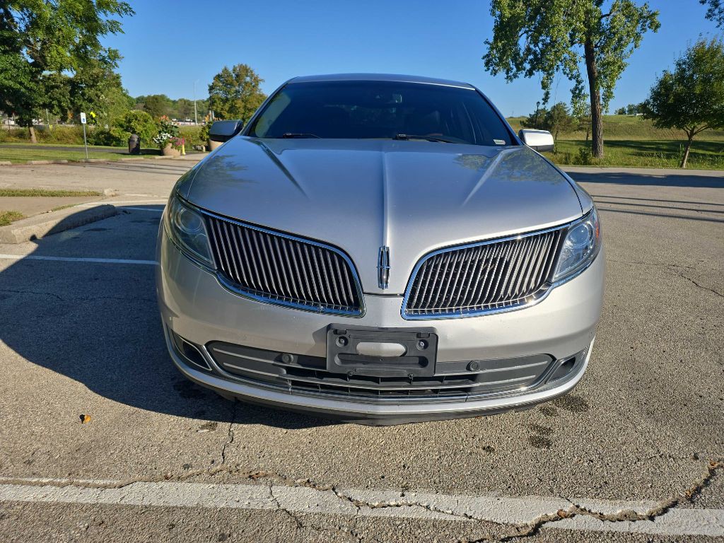 2013 Lincoln MKS Image 2