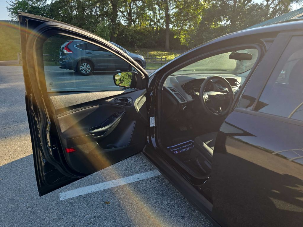 2016 Ford Focus Image 8