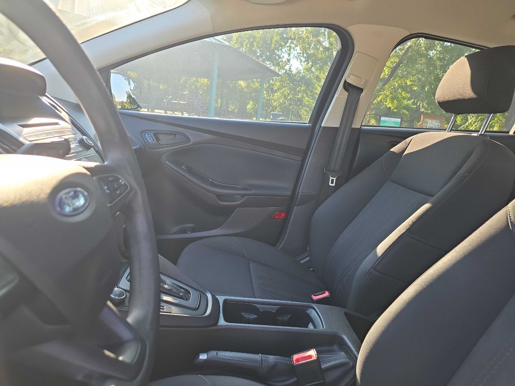 2016 Ford Focus Image 12