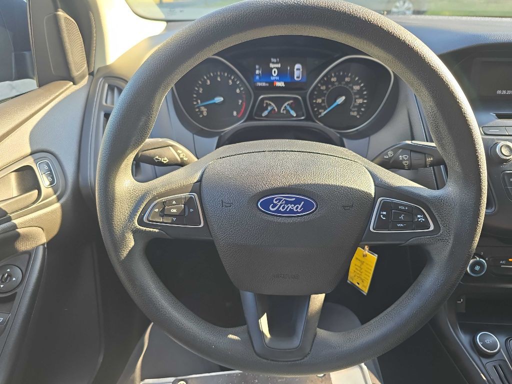 2016 Ford Focus Image 16
