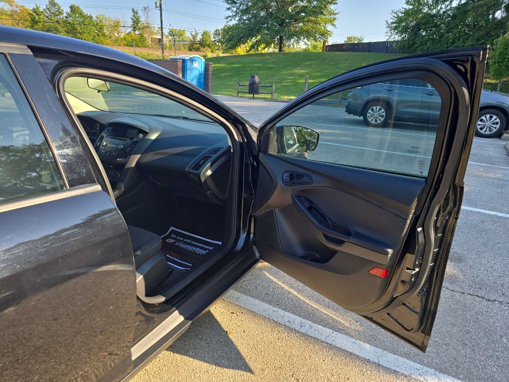 2016 Ford Focus Image 18