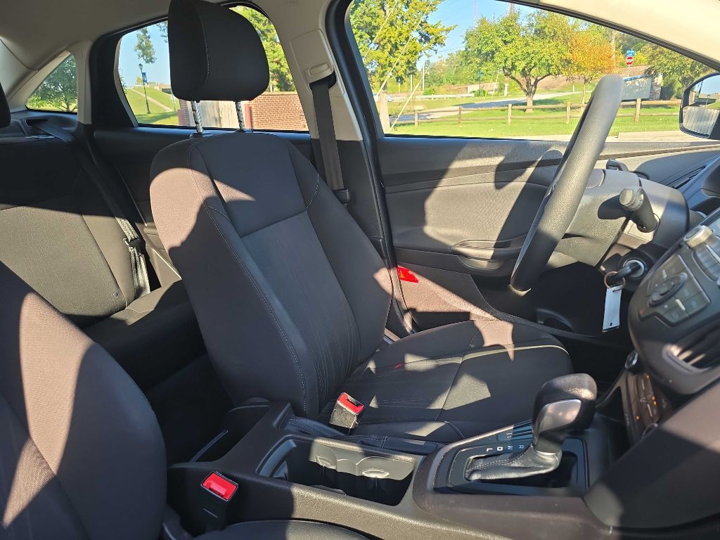 2016 Ford Focus Image 19