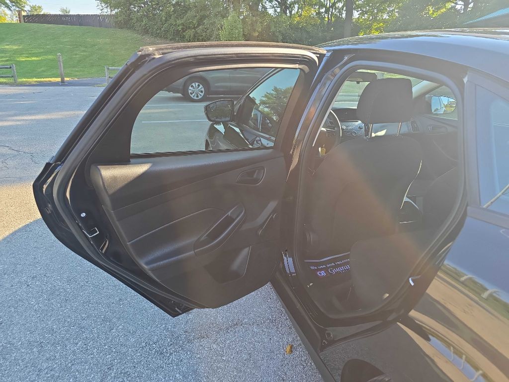 2016 Ford Focus Image 24