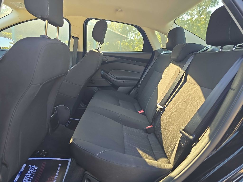 2016 Ford Focus Image 25