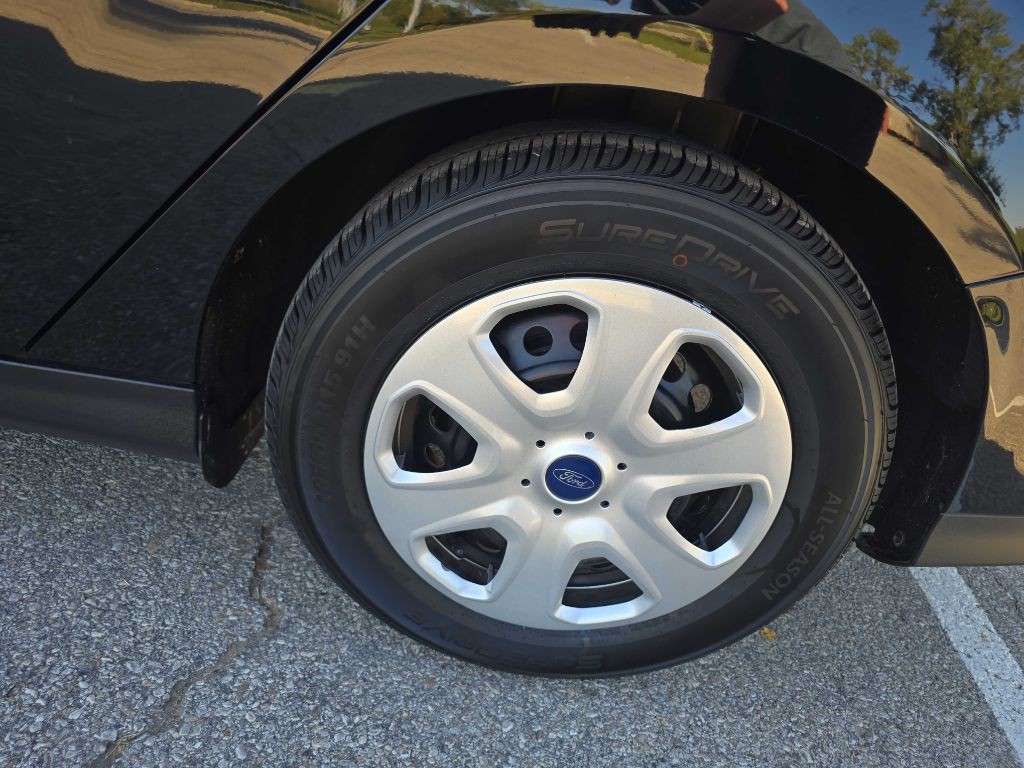 2016 Ford Focus Image 31