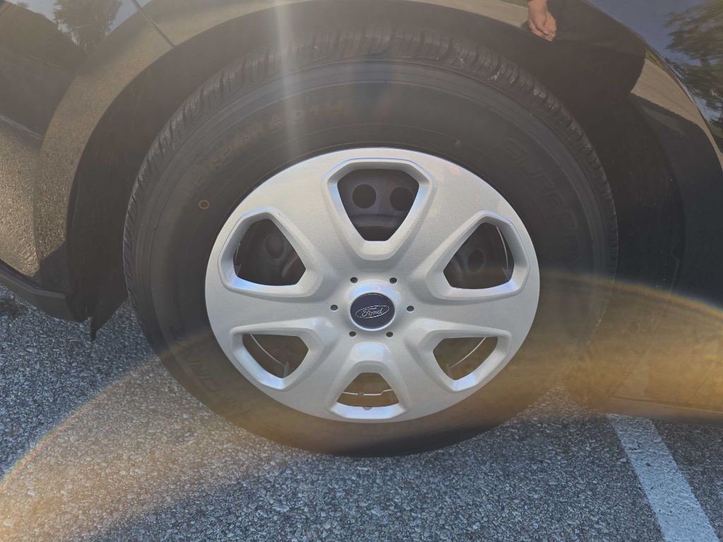 2016 Ford Focus Image 34