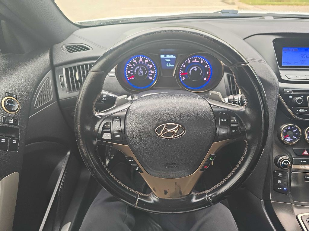2013 Hyundai Genesis Image 13