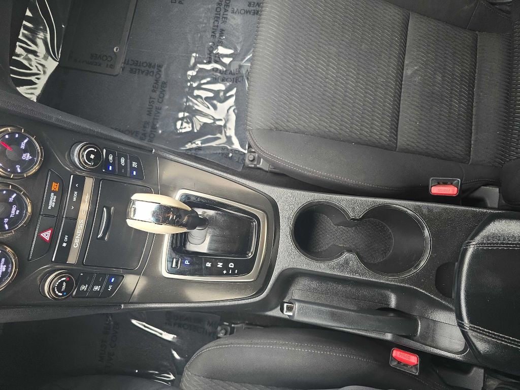 2013 Hyundai Genesis Image 17