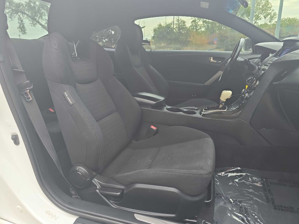 2013 Hyundai Genesis Image 19