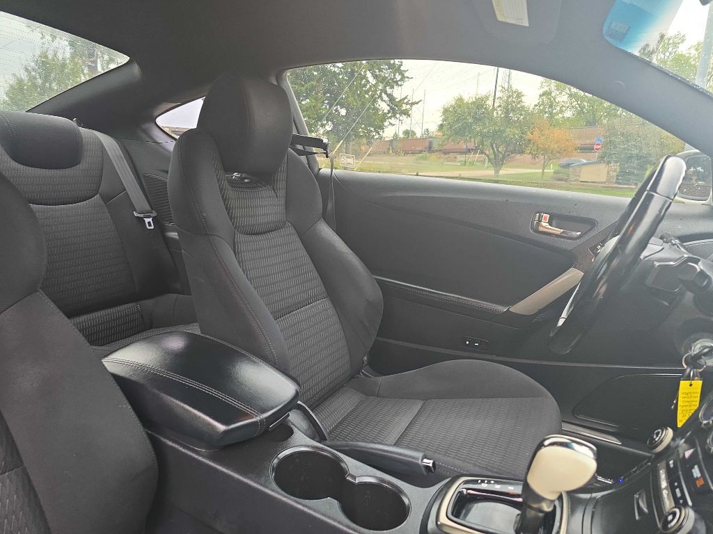 2013 Hyundai Genesis Image 22
