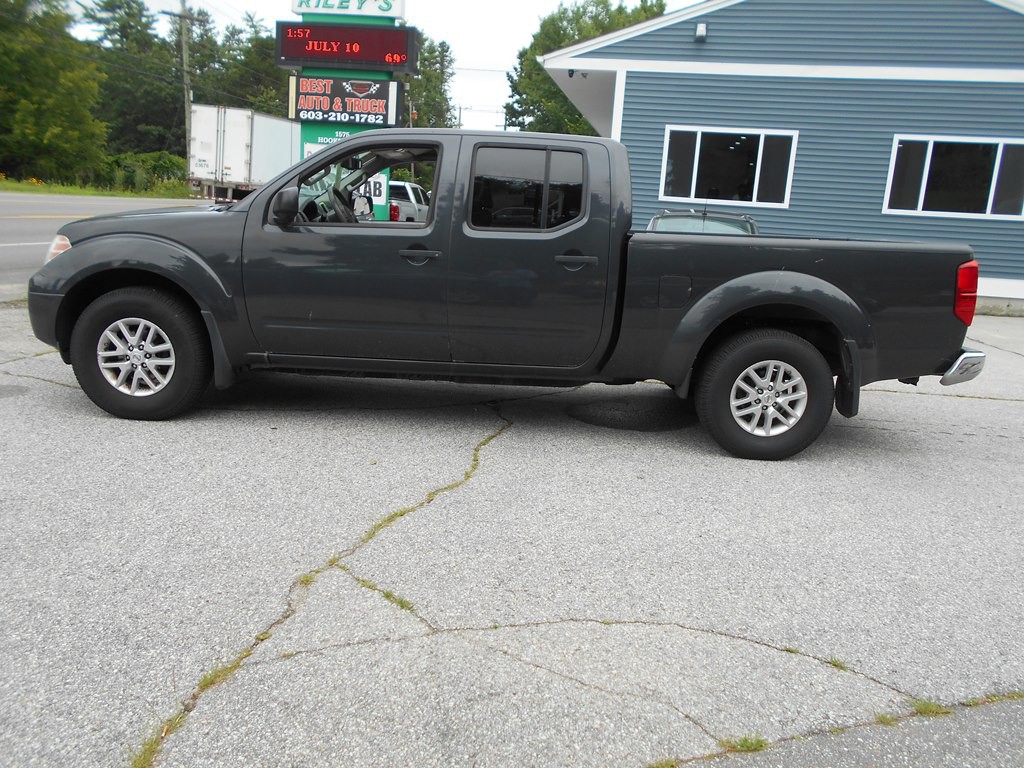 2015 Nissan Frontier Image 2
