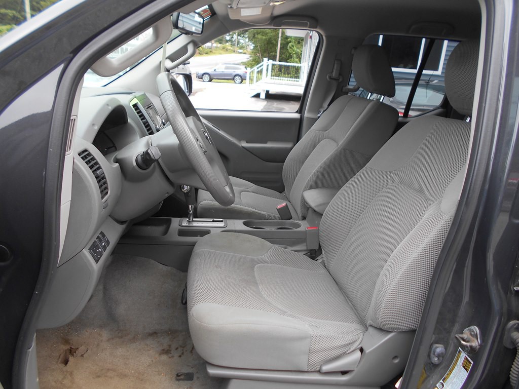2015 Nissan Frontier Image 9