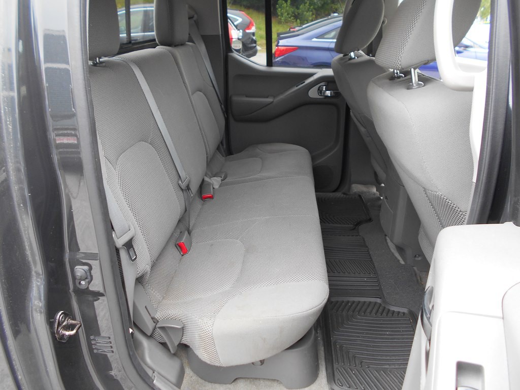2015 Nissan Frontier Image 15