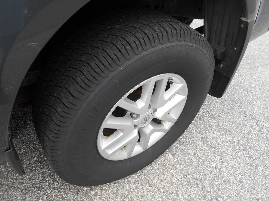 2015 Nissan Frontier Image 18