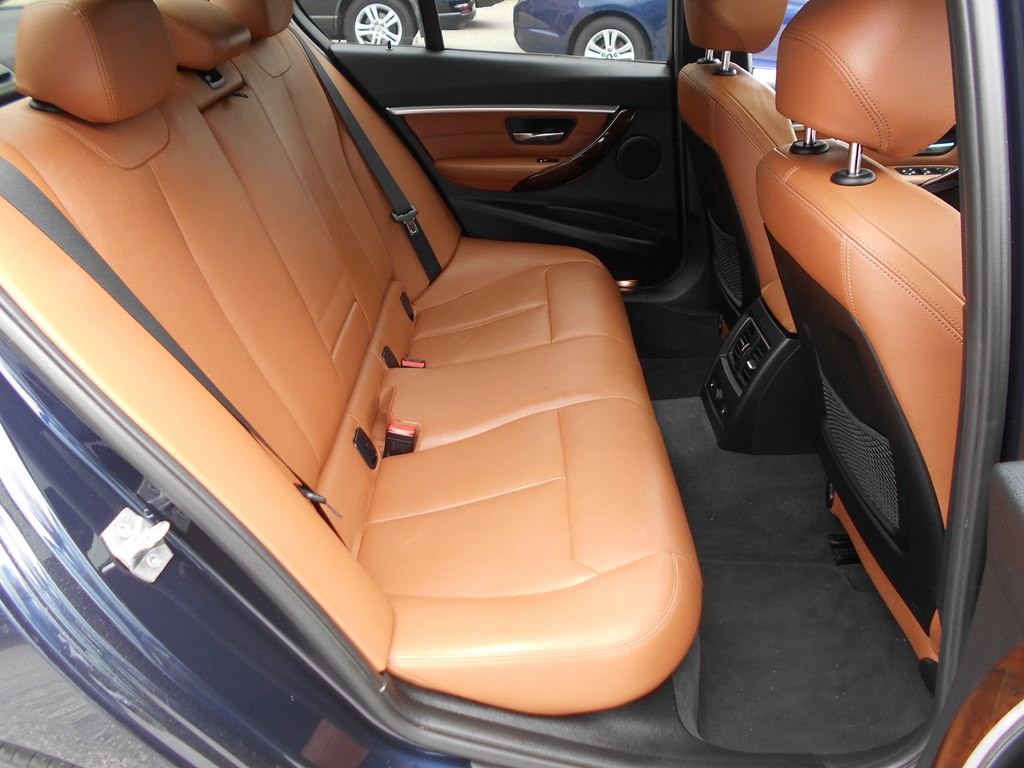 2016 BMW 3 Series Image 16