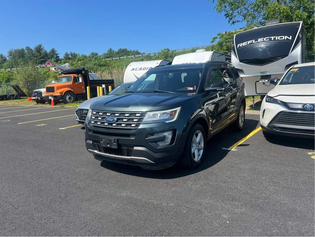 2016 Ford Explorer Image 2