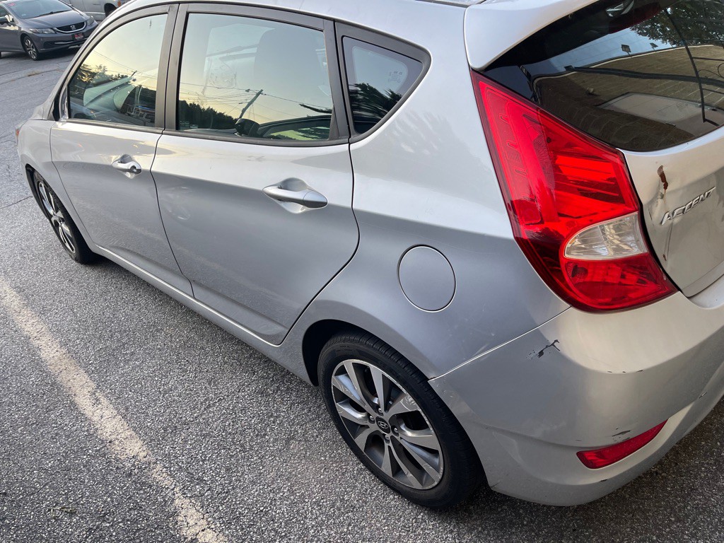2017 Hyundai Accent Image 3