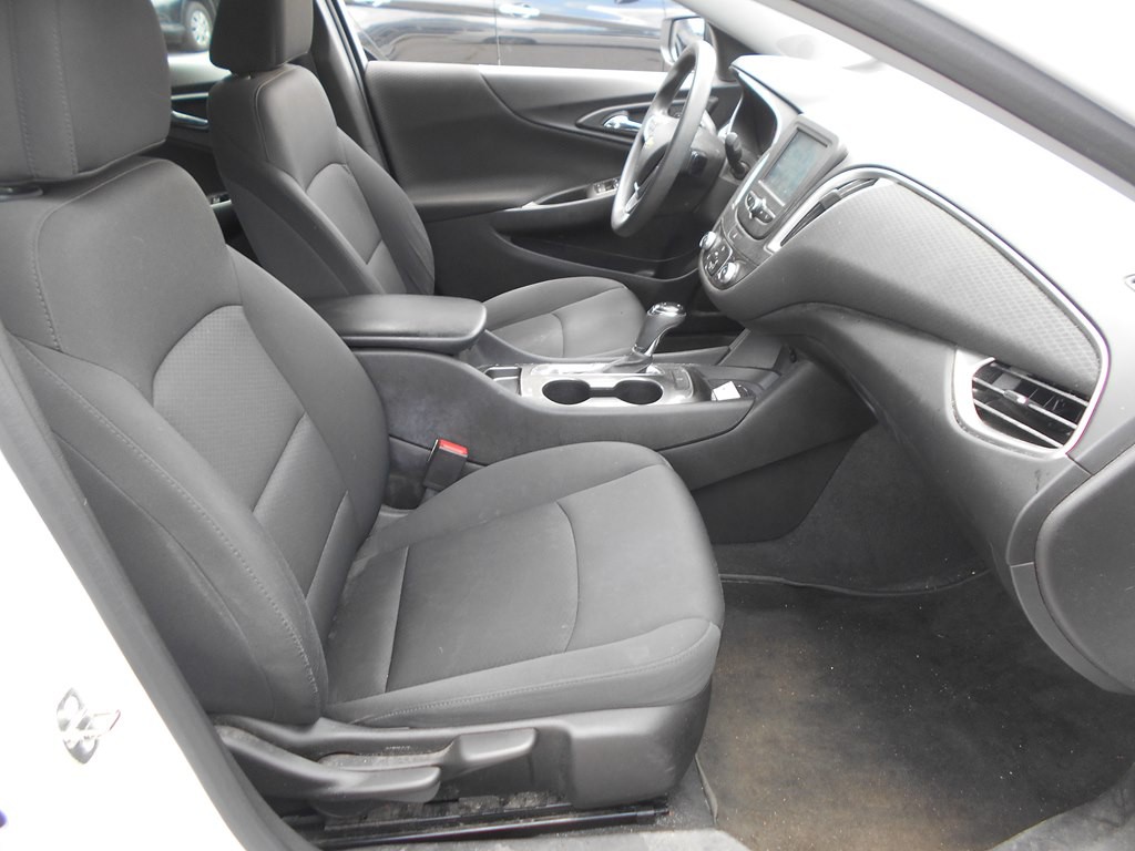 2018 Chevrolet Malibu Image 13