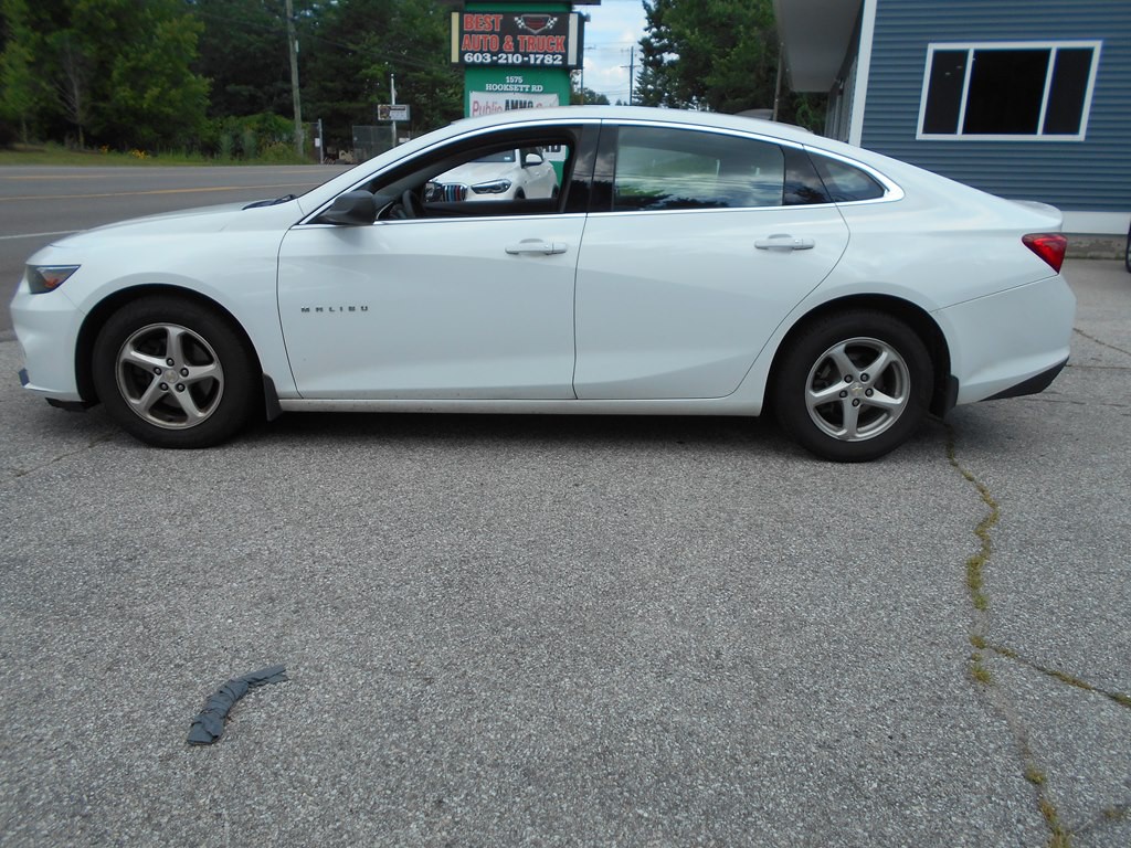 2018 Chevrolet Malibu Image 2
