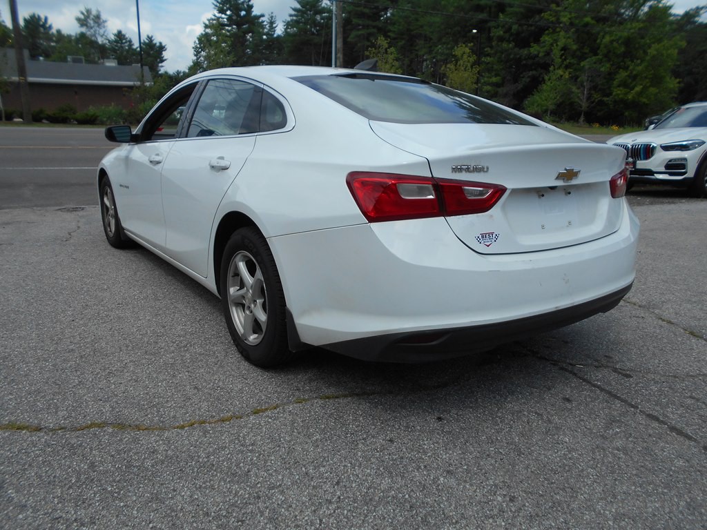 2018 Chevrolet Malibu Image 3