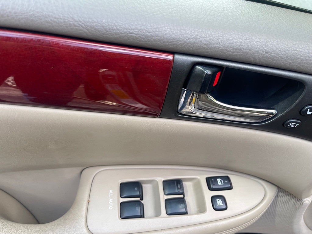 2002 Lexus ES Image 5