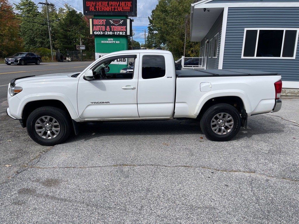 2016 Toyota Tacoma Image 2