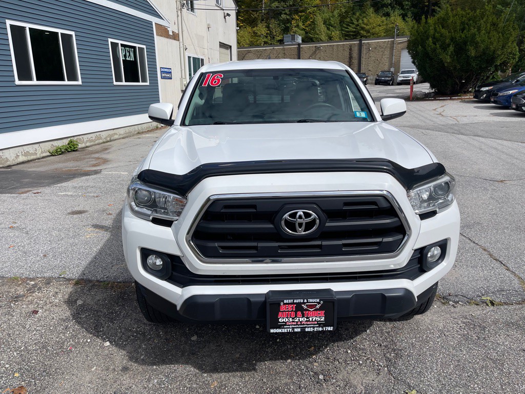 2016 Toyota Tacoma Image 8