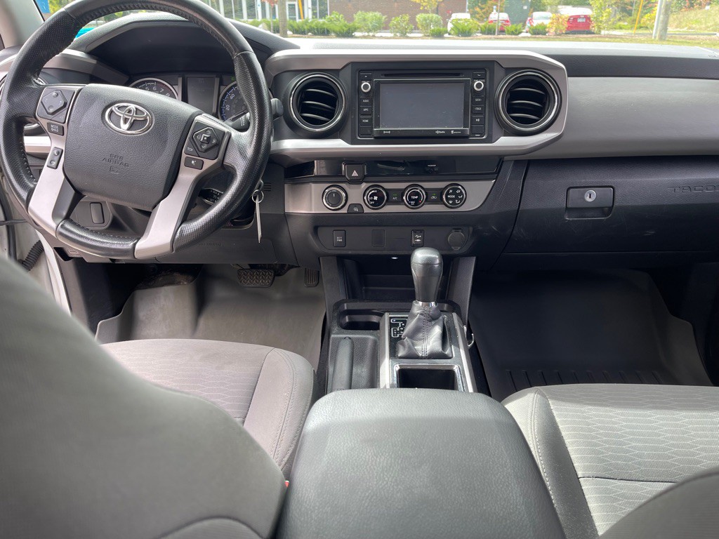 2016 Toyota Tacoma Image 15