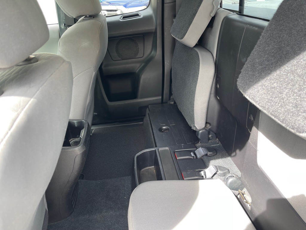 2016 Toyota Tacoma Image 16