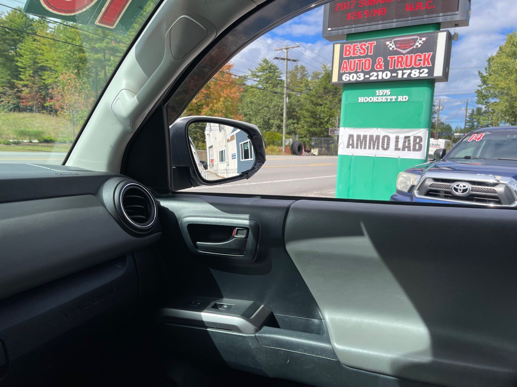 2016 Toyota Tacoma Image 17