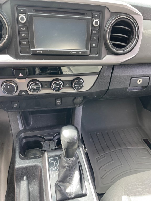 2016 Toyota Tacoma Image 18