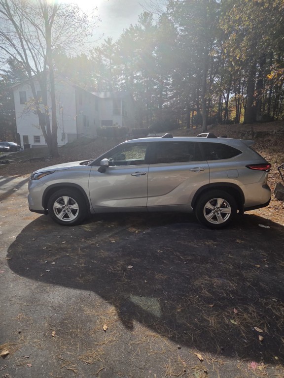 2023 Toyota Highlander Image 2